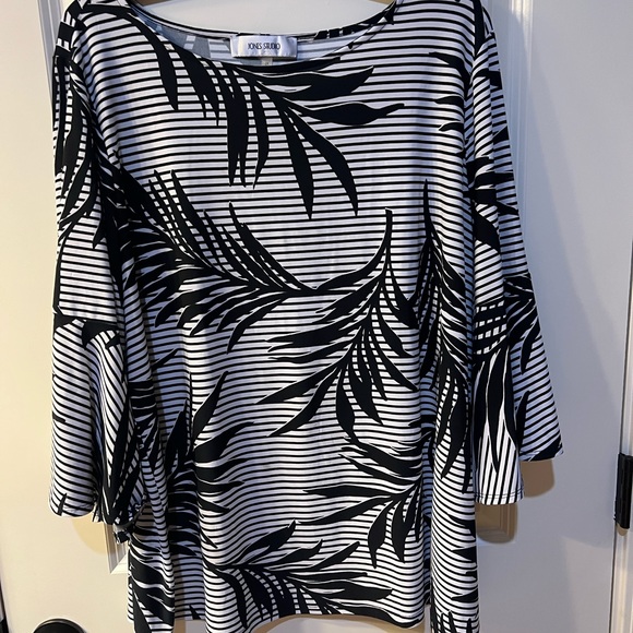 Jones Studio Tops - Black and White Striped Women's Top Jones Studio 2x🌿